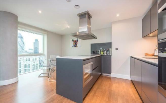לונדון One Commercial Street Apartment מראה חיצוני תמונה