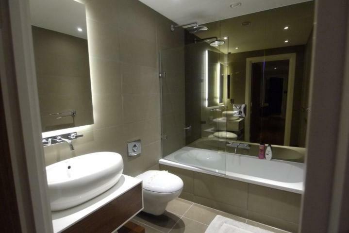 לונדון One Commercial Street Apartment מראה חיצוני תמונה
